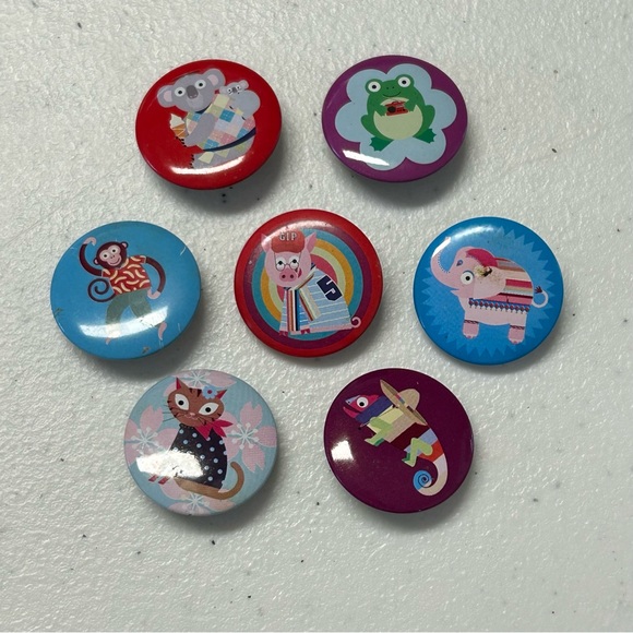 Set Of 7 Button Pinback Pins 1‎ Inch Monkey Elephant Pig Koala Fish Frog Cat - Picture 1 of 10